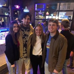 Meet your Posher, Hollis